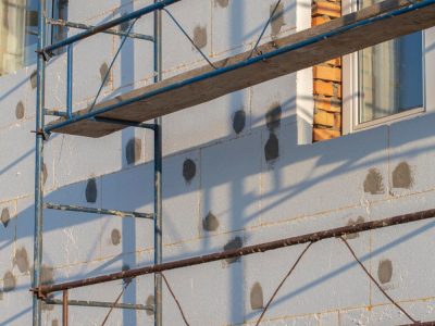 Rehabilitacion fachadas con andamio en Burgos
